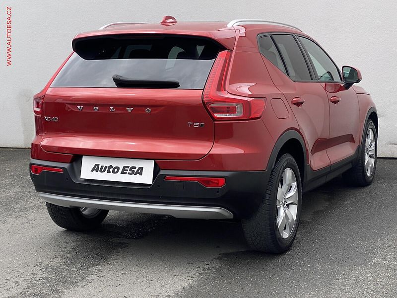 Volvo XC40 (2019) 2.0T5 AWD, 2.maj,ČR - fotka 4 z 17