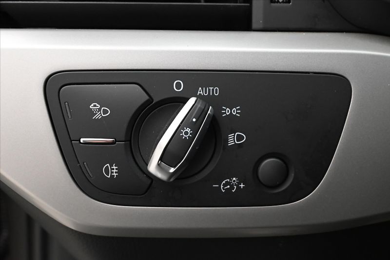 Audi A4 Avant 2,0 TDI 120kW Mild Hybri - fotka 22 z 26