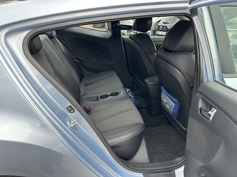 Hyundai Veloster - fotka 17 z 23