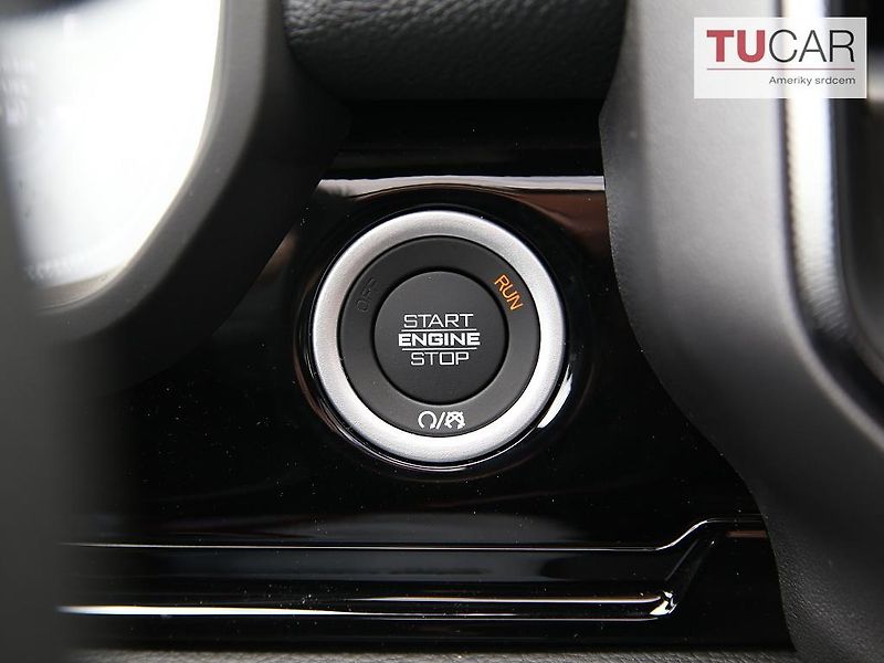 RAM 1500 5,7 HEMI Sport - fotka 24 z 42