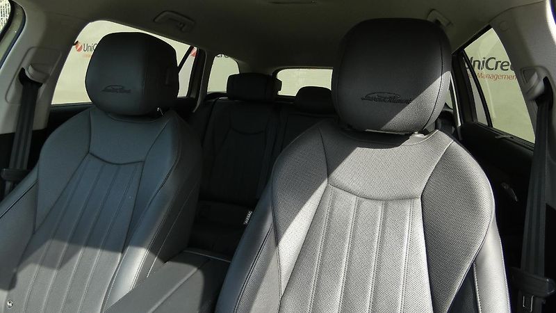 Škoda Superb 2.0 TDI 110kW L&K Combi DSG - fotka 7 z 30