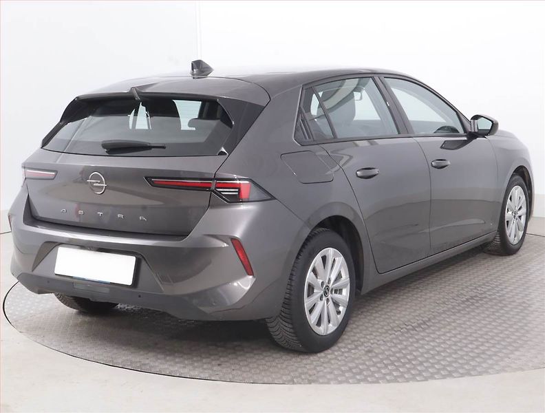 Opel Astra (2023) Edition 1.2 Turbo, Navi - fotka 5 z 16