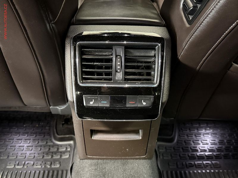 Škoda Superb (2015) 2.0 TDi 4x4, ČR, L&K, DSG - fotka 22 z 23