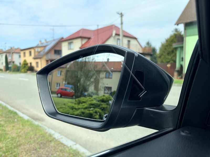 Škoda Superb 2.0TDI 147KW DSG MATRIX 4x4 - fotka 9 z 44