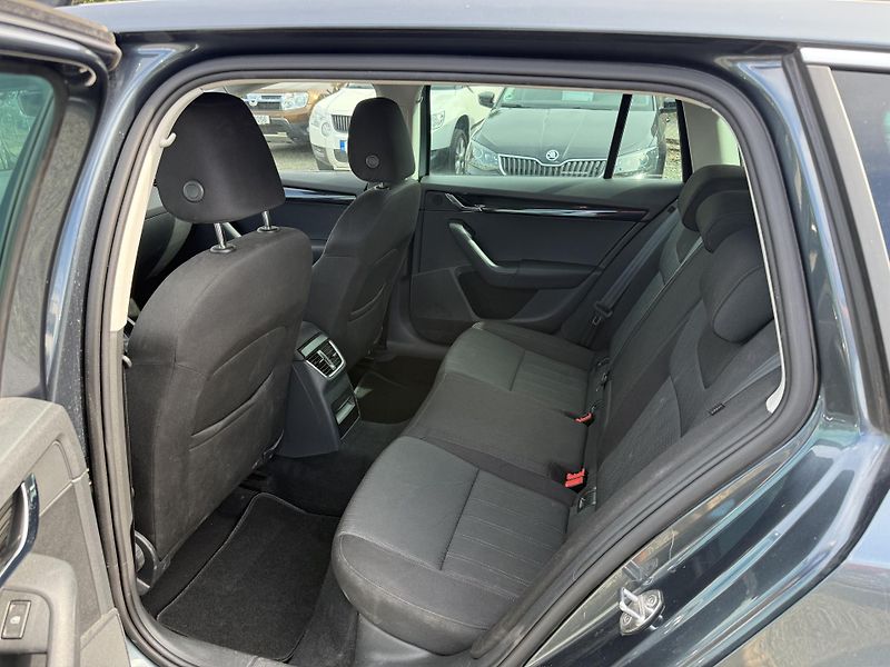 Škoda Octavia 1.6 TDI DSG STYLE - fotka 9 z 13