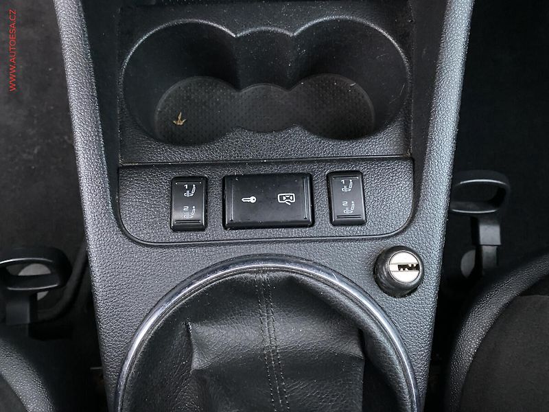 Škoda Fabia (2010) 1.2 TSI, ČR, STK9/27 - fotka 15 z 18