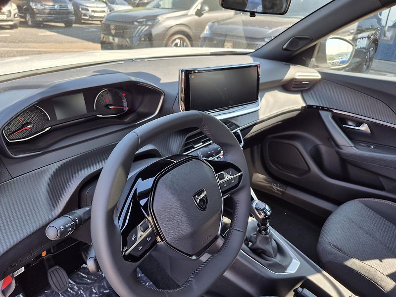 Peugeot 2008 (2026) BUSINESS TURBO 100 S&S MAN6  - fotka 12 z 21