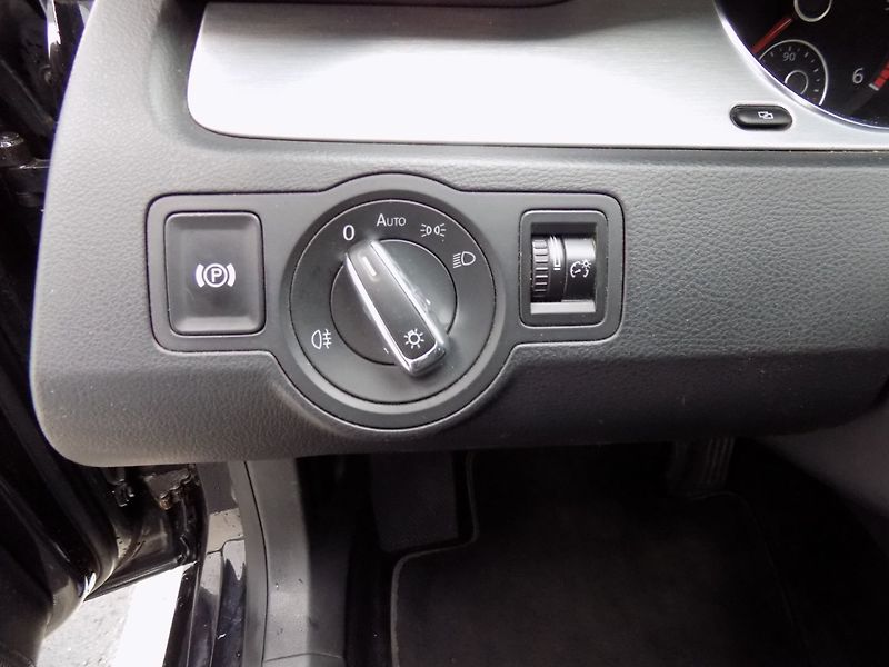 Volkswagen Passat CC (2008) 2.0TDI/Highline/NAVI/Bi-xenon/ - fotka 22 z 37
