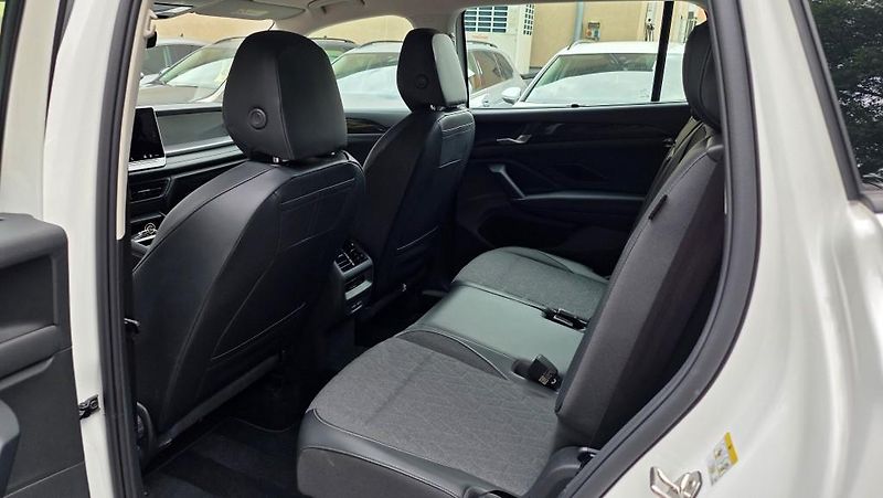 Volkswagen Tayron (2025) 2.0 TDI 142kW 4x4 DSG7 7míst - fotka 11 z 41