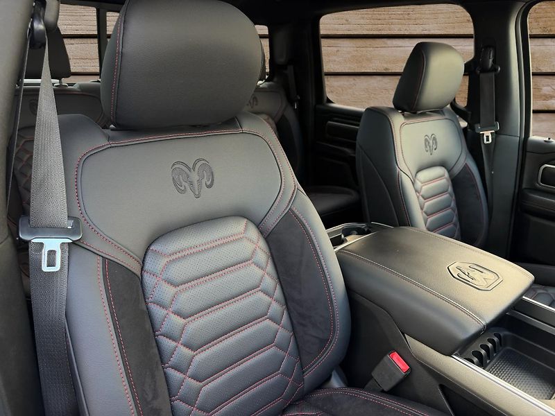 Dodge RAM (2019) +HEMI+LPG+OFFROAD PAKET+ - fotka 9 z 22