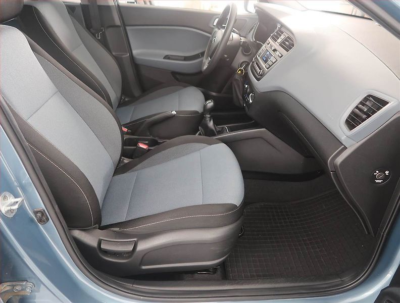 Hyundai i20 (2016) 1.2 - fotka 9 z 14