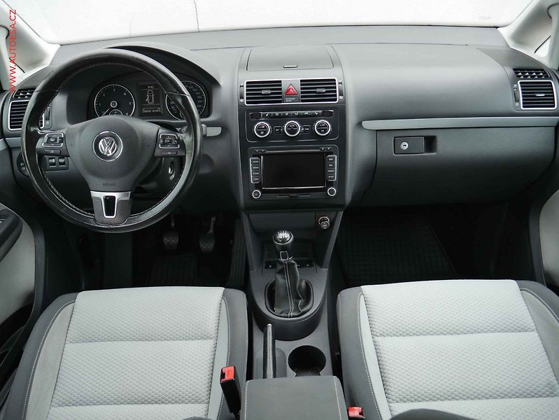 Volkswagen Touran (2015) 2.0TDi 7míst, Bixenon - fotka 8 z 16
