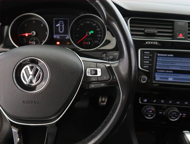 Volkswagen Golf (2016) Highline 2.0 TDI, Automat - fotka 19 z 23