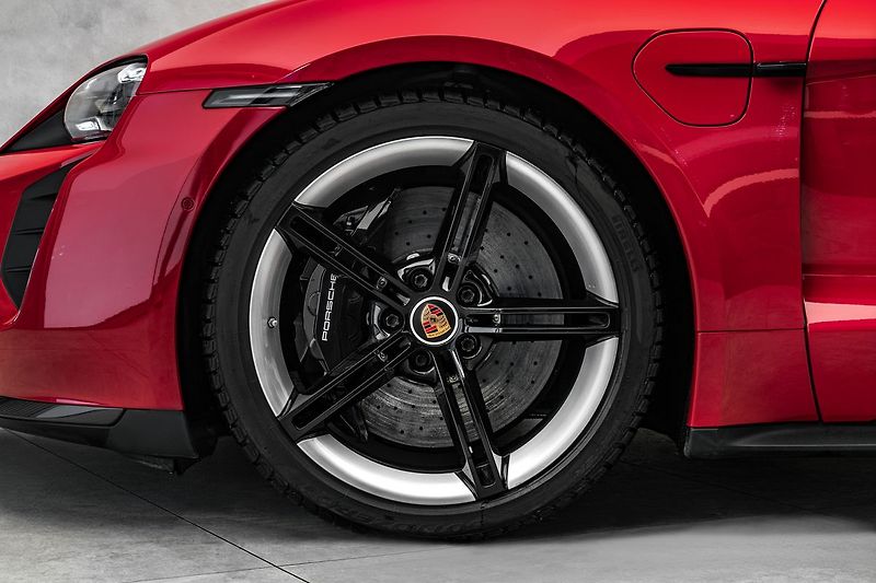 Porsche Taycan Turbo S, Approved Keramiky - fotka 2 z 23