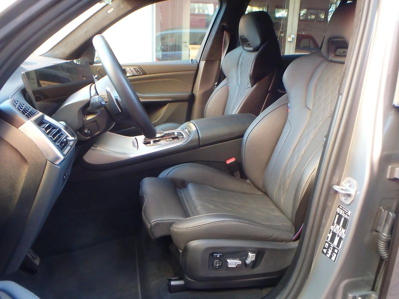 BMW X7 (2025) xDrive40d, INDIVIDUAL,xOffroad - fotka 17 z 30