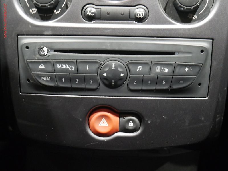 Renault Clio (2012) 1.2, ČR, AC, el. výbava - fotka 12 z 16
