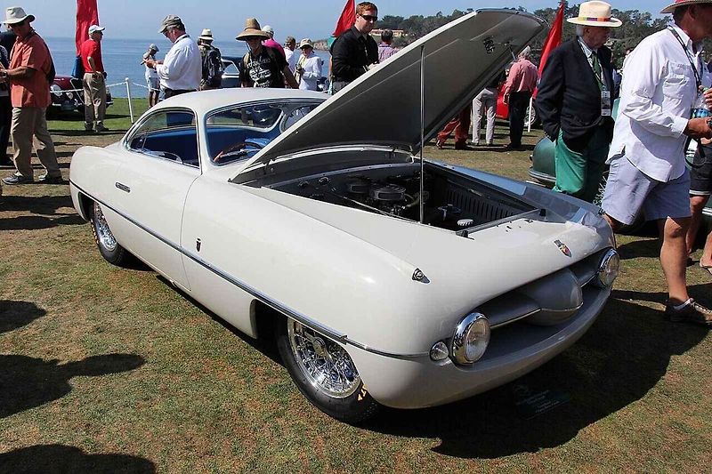 Přesto, že je všeobecně považován za italského automobilového konstruktéra, byl Carlo Abarth původem Rakušan. Na snímku je jeho hrob na hřbitově Grinzing.