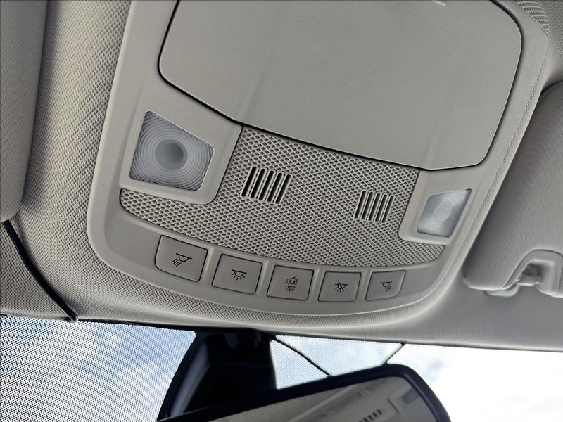 Ford Mondeo 2,0 HEV Vignale 103kW - fotka 43 z 45