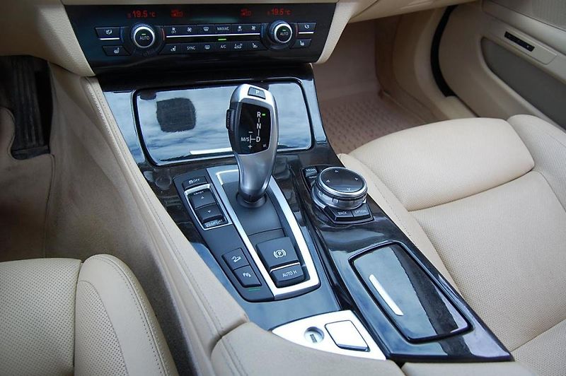 BMW Řada 5 (2014) 535d xDrive, 230 kW - fotka 28 z 48
