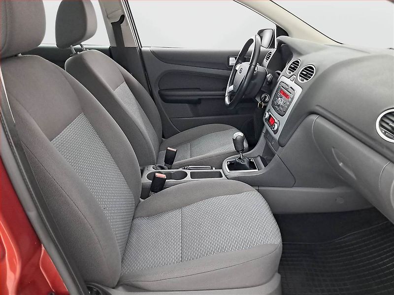 Ford Focus (2007) 1.6 16V, po STK, zamluveno - fotka 9 z 17