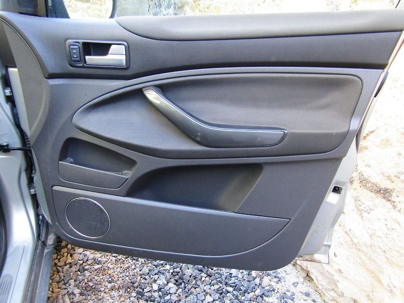Ford Kuga (2009) 2.0 TDCi 100kW - fotka 25 z 36
