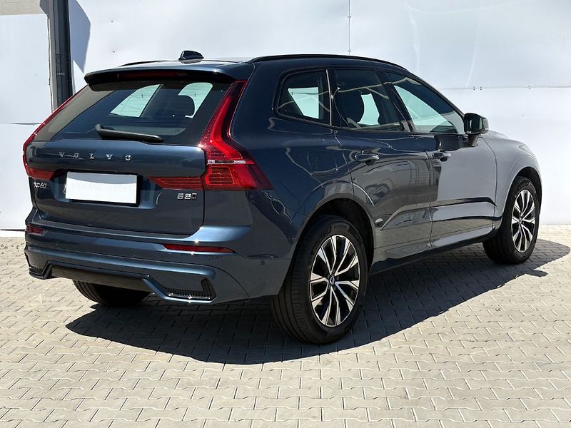 Volvo XC60 Plus Dark B5 AWD 184kW - fotka 5 z 26