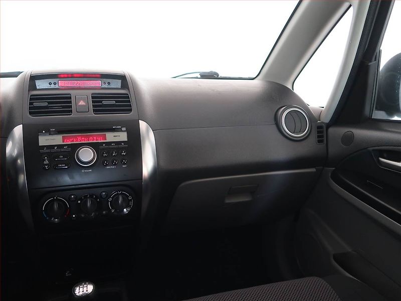 Suzuki SX4 (2007) 1.6 VVT, 4X4 - fotka 8 z 15