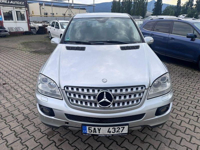 Mercedes-Benz Třídy M (2005) 320 3,0CDI 165KW JINÝ MOTOR - fotka 9 z 39