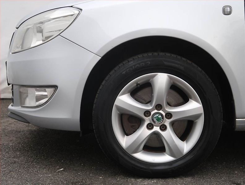 Škoda Fabia (2011) Ambition 1.2 TSI, Serv.kniha - fotka 14 z 18