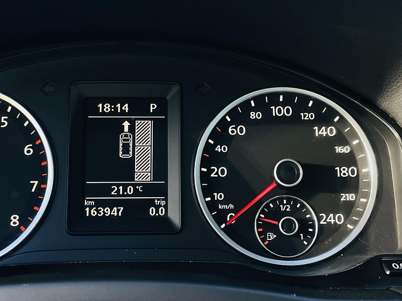 Volkswagen Tiguan 2.0TSI 4x4 AUT SERVISKA VYHŘEV - fotka 44 z 47