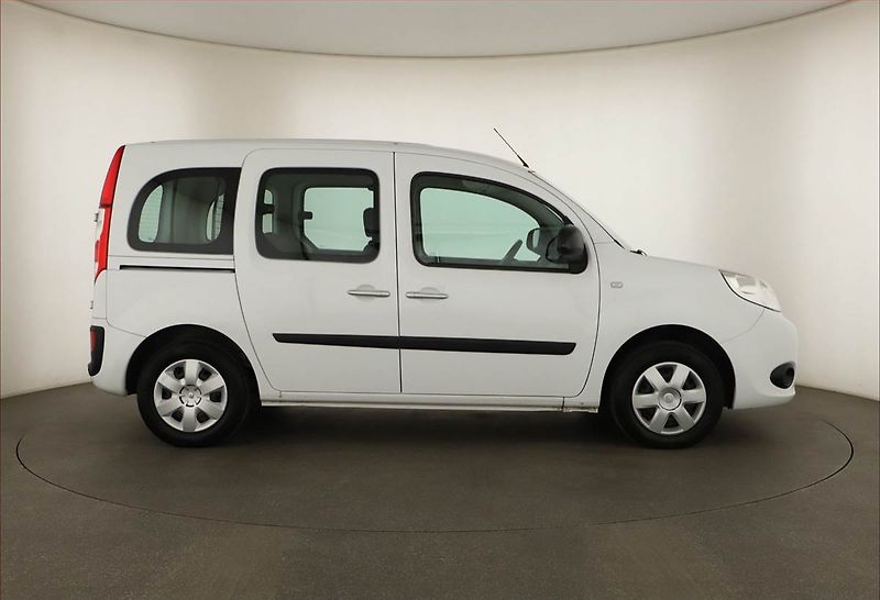 Renault Kangoo (2021) Zen 1.5 dCi, 5Míst, ČR, 1Maj - fotka 6 z 11