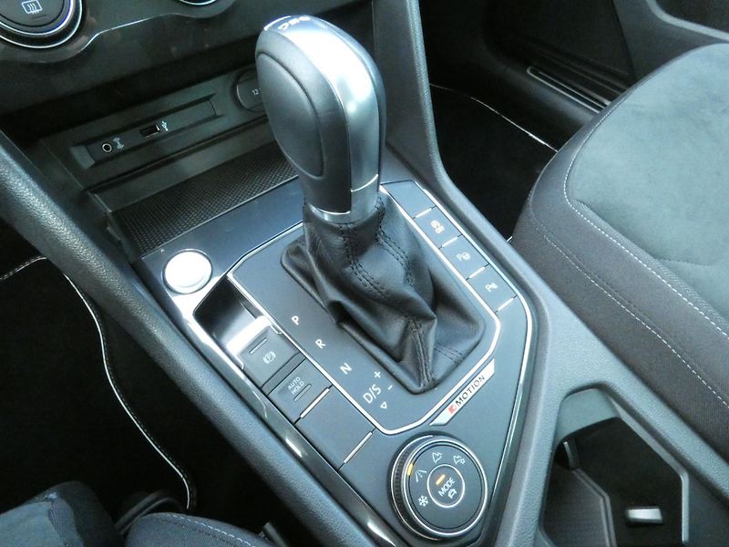 Volkswagen Tiguan (2018) R-Line 2.0 TSI 132KW 4MOTION - fotka 28 z 30