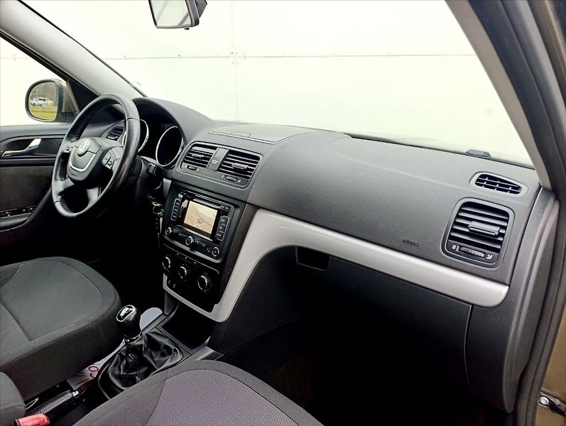 Škoda Yeti 1,6 TDi Navi Klima Tempomat - fotka 25 z 34