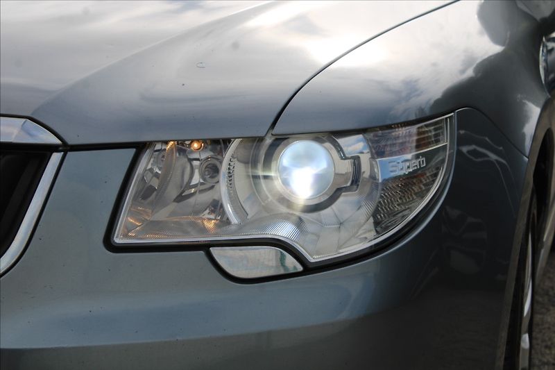 Škoda Superb 2,0 TDI  ČR,AUTOMAT,ELEGANCE - fotka 28 z 29