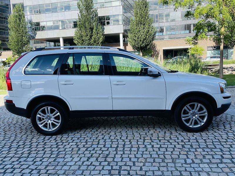 Volvo XC90 2.4D5 4x4 AUT VÝHŘEV SENZORY - fotka 11 z 44