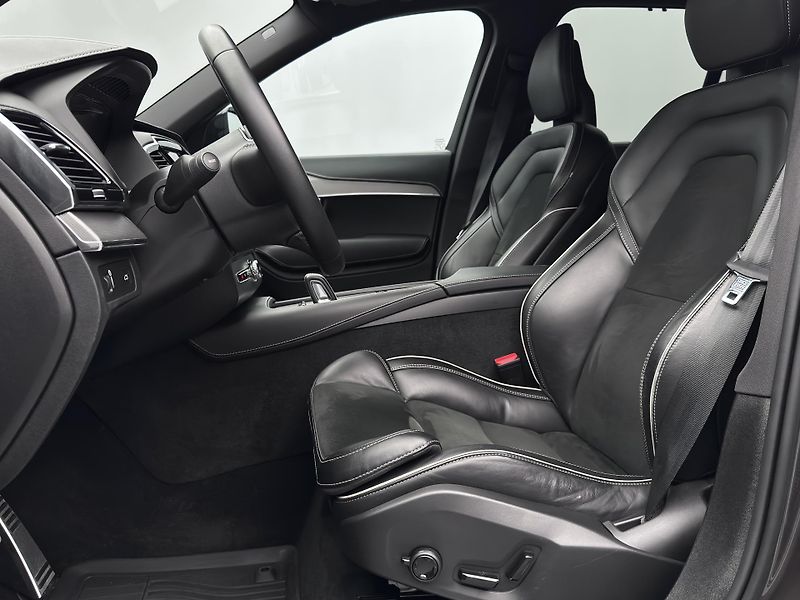 Volvo XC90 B5 AWD PLUS DARK CZ 1.maj - fotka 4 z 51
