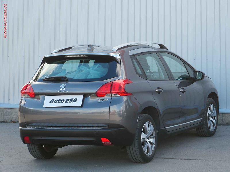 Peugeot 2008 (2015) 1.2 PT, ČR, GT Line - fotka 4 z 21