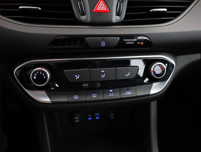 Hyundai i30 (2017) 1.0 T-GDI, Serv.kniha - fotka 10 z 17