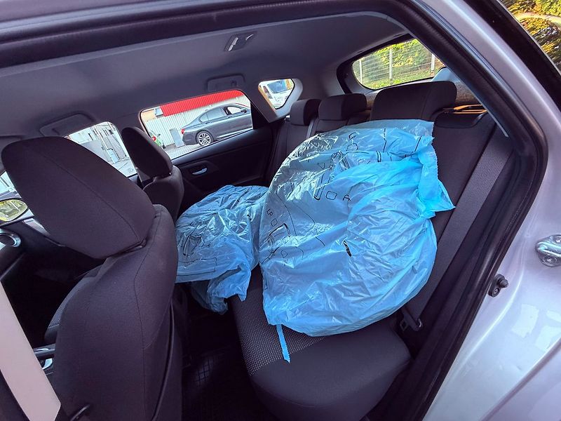Toyota Auris 1.6 Life+, Serviska - fotka 11 z 28