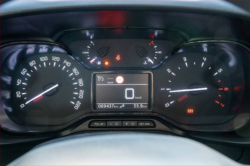 Citroën Berlingo (2022) Maxi Live Pack 1.2 PureTech - fotka 11 z 19
