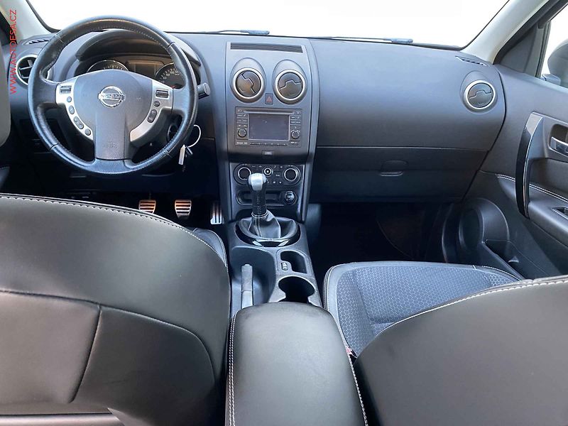 Nissan Qashqai (2013) 1.6 16V, I-Way, panor - fotka 8 z 17