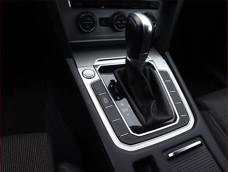 Volkswagen Passat (2015) 2.0 TDI, Automat, Serv.kniha - fotka 16 z 20