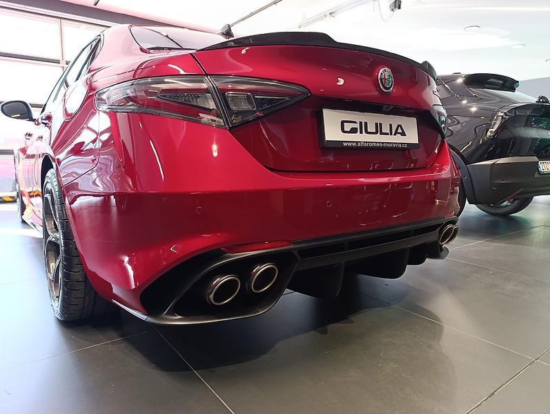 Alfa Romeo Giulia (2026) Quadrifoglio 2.9 V6 Turbo 520K - fotka 9 z 36