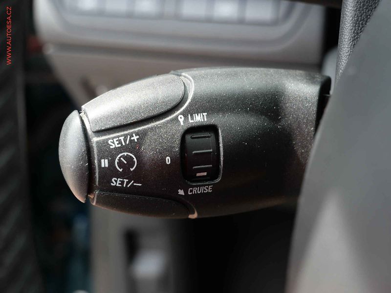 Peugeot 2008 (2019) 1.2 PT, 1.maj,ČR, Active - fotka 14 z 22