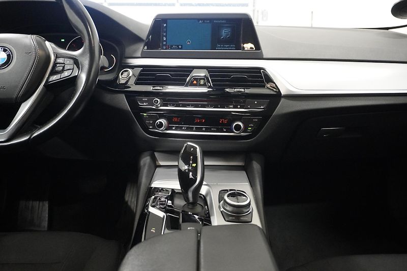 BMW Řada 5 (2018) 520D TOURING STEPTRONIC - fotka 22 z 27