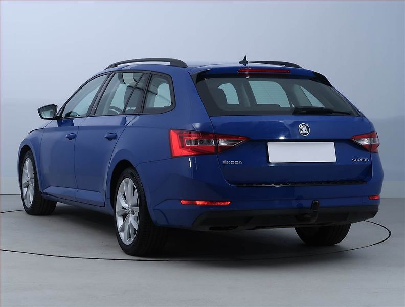 Škoda Superb (2019) 2.0 TDI, Park. senzory - fotka 4 z 16