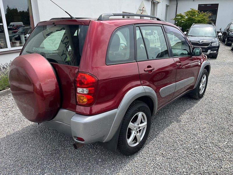 Toyota RAV4 (2004) 2.0 i 4 x 4  Velmi pěkná - fotka 2 z 18