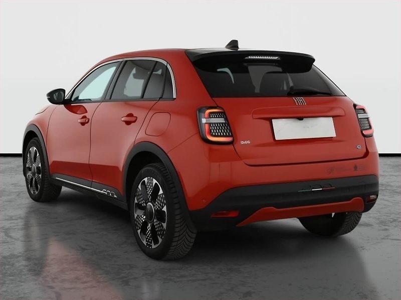Fiat 600 (2024) La Prima 54 kWh, SoH 96% - fotka 4 z 12