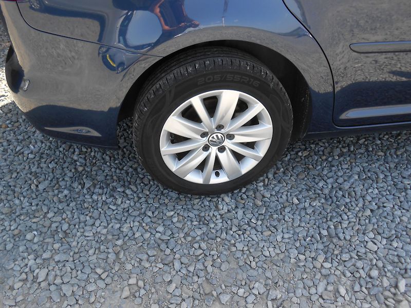 Volkswagen Touran 1.6TDi, NAVI,7Míst!!! - fotka 9 z 43