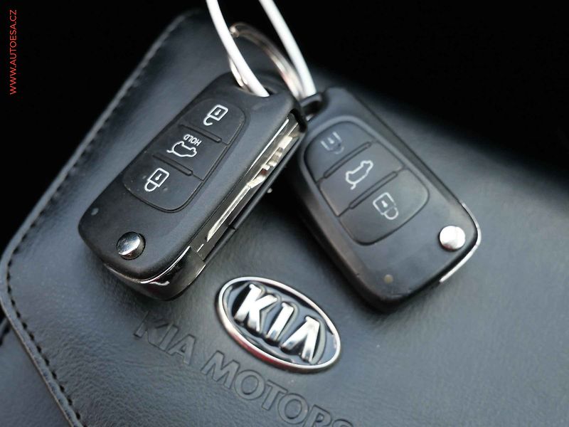 Kia Ceed (2012) 1.4i, ČR, AC, tempo - fotka 15 z 16